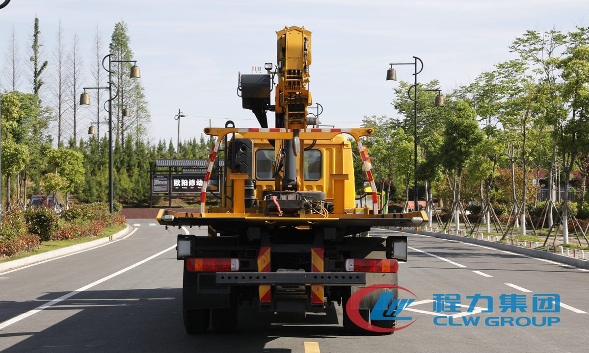 程力腐蚀品罐车 CLW5250GFWD6 实拍图二