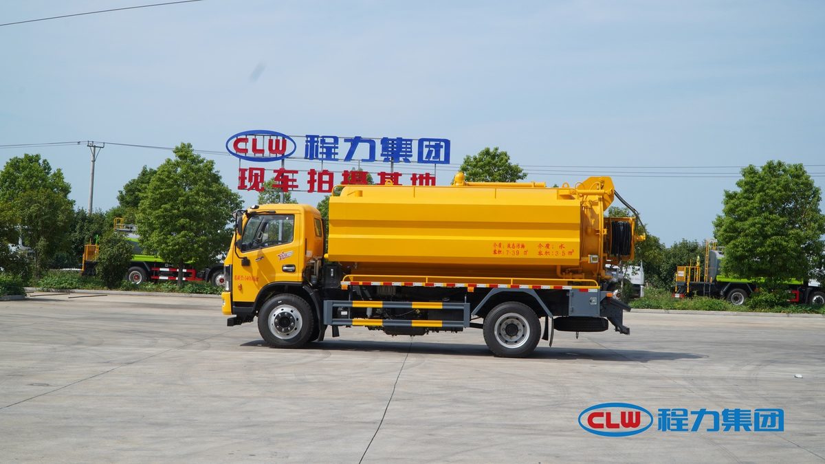 程力吸污车 CLW5180GXWD6 实拍图一
