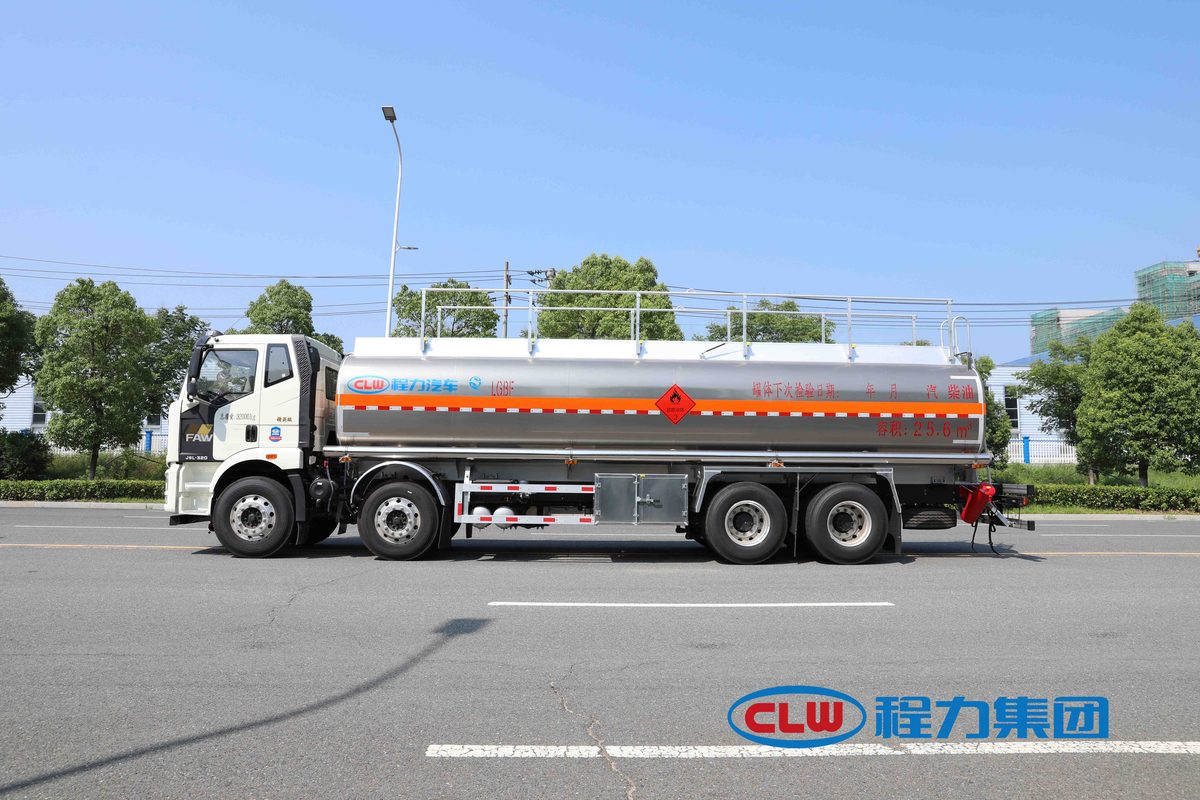 程力油罐车 CLW5160GJYD6 实拍图三