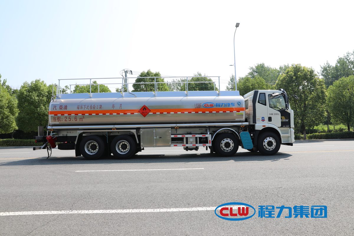程力油罐车 CLW5160GJYD6 实拍图五