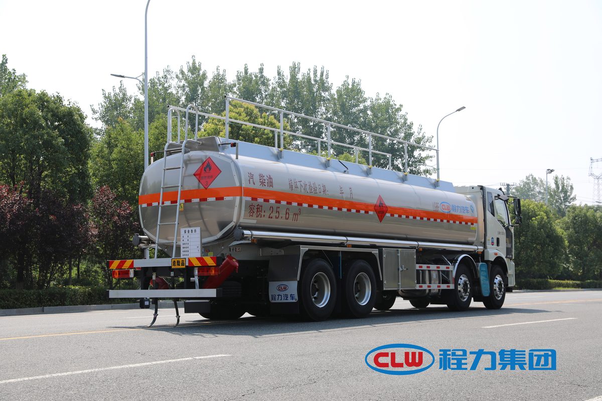 程力运油车 CLW5160GYYD6 实拍图三